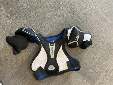 Used Reebok 3K Junior Shoulder Pads Royal Blue SM 11614-S000218570