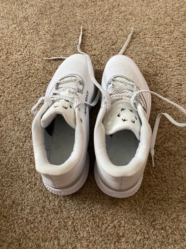 White Men's Size M 8.5 (W 9.5) Youth New Balance Mid Top Freeze 4.0 Turf Cleats (New)