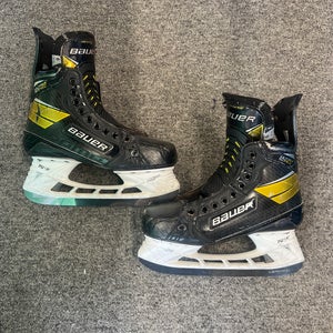 Intermediate Bauer Supreme UltraSonic Hockey Skates 6.0 (Used)