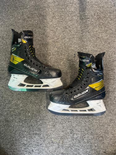 Intermediate Bauer Supreme UltraSonic Hockey Skates 6.0 (Used)