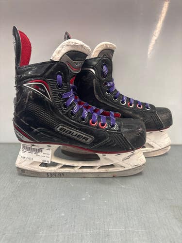 Used Bauer VAPOR X500 Junior Hockey Skate Junior 02.5 11858-S000077776