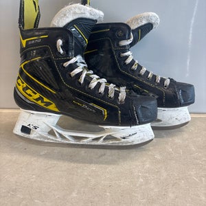 Used CCM TACKS 9370 Junior Hockey Skate Junior 04.5 11858-S000077765