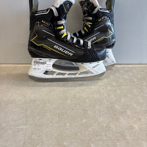 Used Bauer M40 Junior Hockey Skate Junior 02.5 11858-S000077752