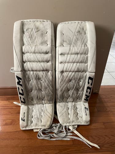 Used CCM Extreme Flex E4.9 Goalie Pads
