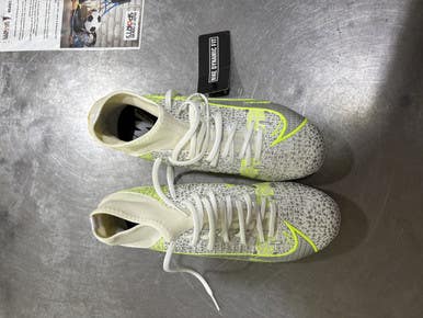 Used Nike Soccer Cleats Optic Yellow Junior 05.5 11605-S000204623