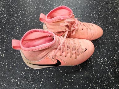 Used Nike Soccer Cleats Pink Junior 01.5 11849-S000030385