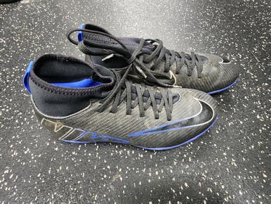 Used Nike Soccer Cleats Black And Navy Blue Junior 04.5 11849-S000030382
