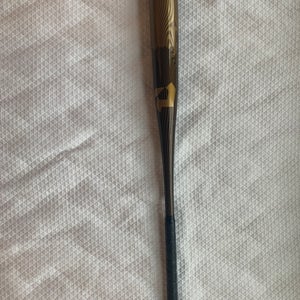 New Demarini Voodoo One 33in 30oz (not wrapped)