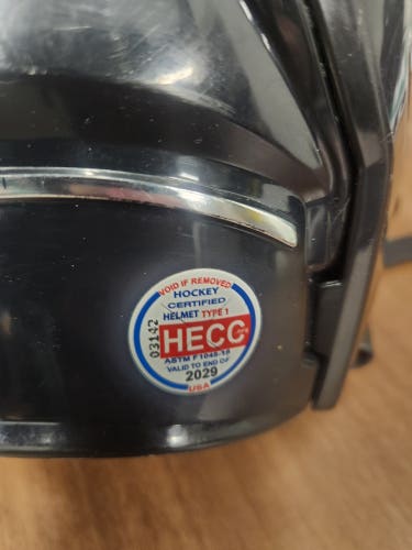 Medium Bauer Re-Akt 150 Helmet (Used)