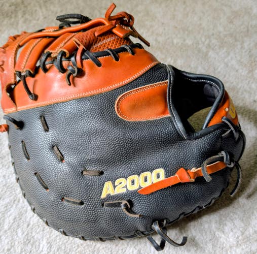 First Base RH Wilson A2000 Baseball Glove 12.5" (Used)