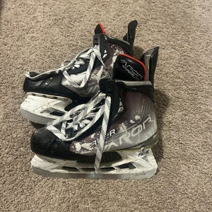 Bauer Vapor Hyperlite Hockey Skates Regular Width 9 (Used)