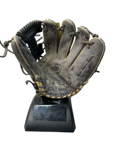 Used Wilson A10RB221786 BB/SB Glove RH Throw Black And Tan 11 1/2" 11835-S000197271