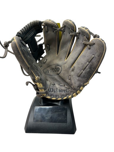 Used Wilson A10RB221786 BB/SB Glove RH Throw Black And Tan 11 1/2" 11835-S000197271