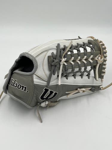 Wilson a1000 12.25 Fastpitch softball outfield glove