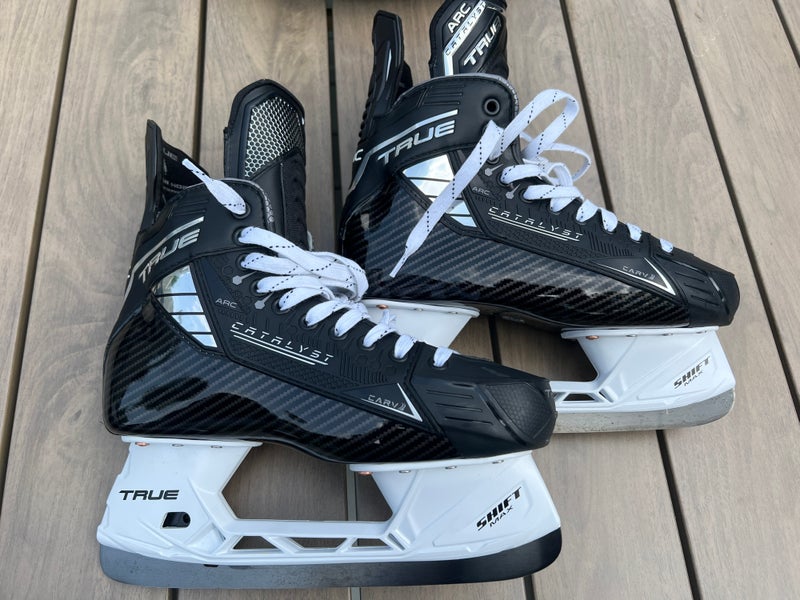 True Catalyst Arc Size 8 Regular Width Skates *LIKE NEW*