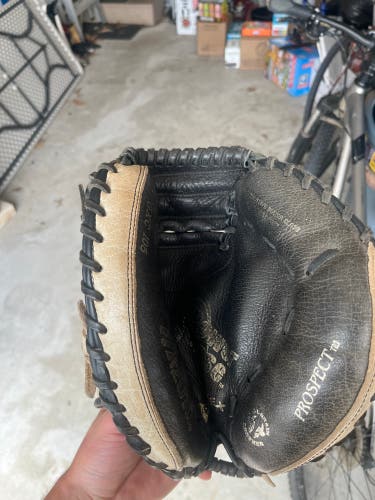 Mizuno RH Catcher's GXC Baseball Glove 32.5" (Used)