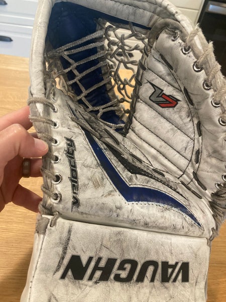 Jr. Vaughn Velocity V7 Goalie Glove