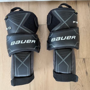 Bauer Pro Intermediate knee guards