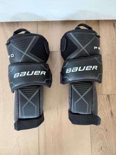 Bauer Pro Intermediate knee guards