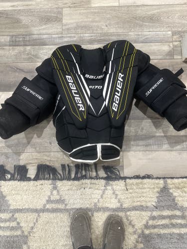 Medium Bauer Supreme S170 Goalie Chest Protector (Used)