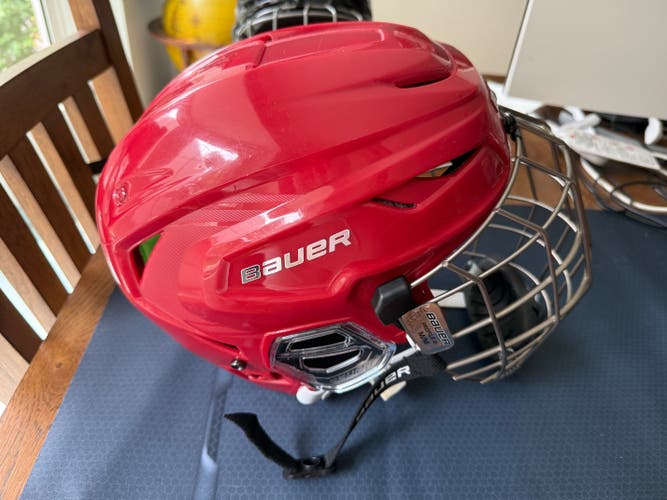 Medium/Large Bauer Hyperlite Helmet (Used) with Profile III Cage