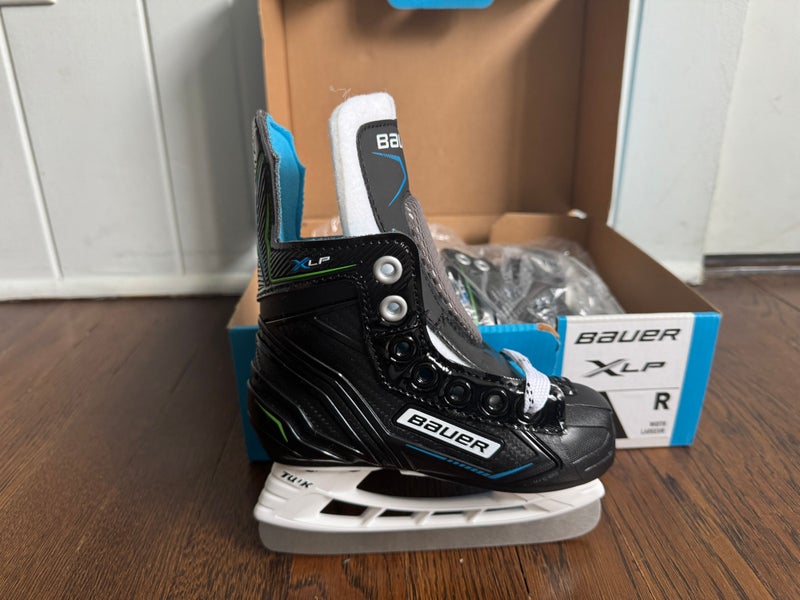 Bauer Hockey Skates Regular Width 8 (New)