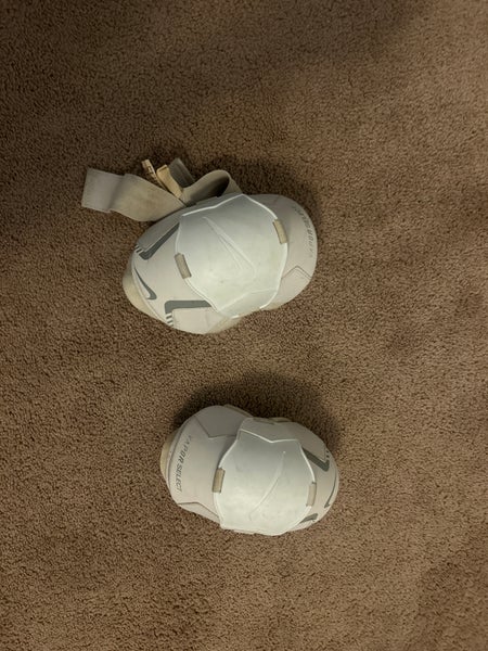 Medium/Large Adult Nike Arm Pads (Used)