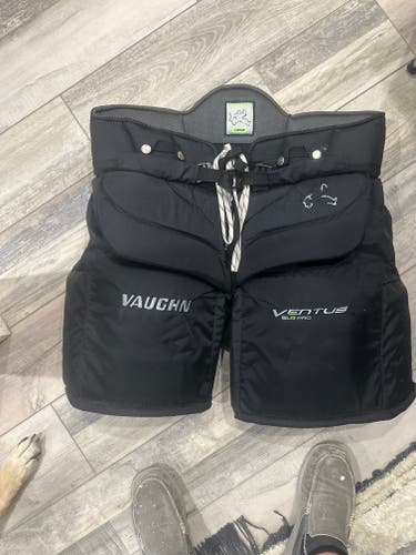 Large Vaughn Ventus SLR Pro Goalie Leg Pads (Used)