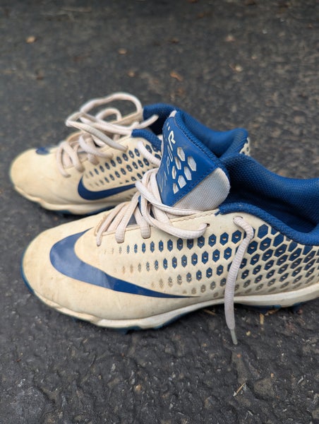 White Kid's 3.5Y (Big Kids / Youth) Youth Nike Low Top Molded Cleats (Used)