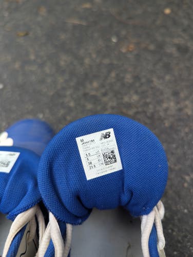 Blue Kid's 5.5Y (Big Kids / Youth) Youth New Balance Low Top Molded Cleats (Used)