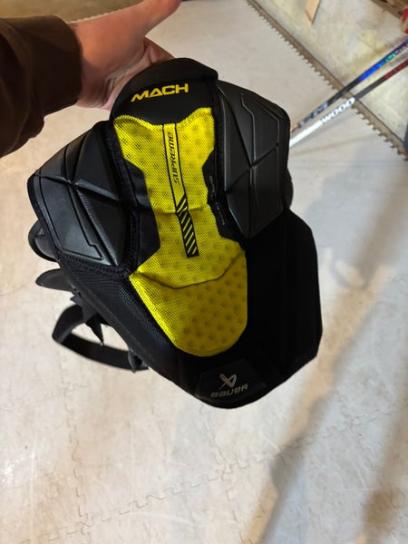 Senior Large Bauer Supreme Mach Shoulder Pads  (Used)