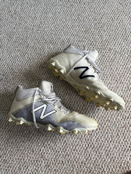 White Men's Size M 11.0 (W 12.0) Adult New Balance Mid Top Freeze (Used)