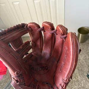 Wilson RH Infield A2000 Baseball Glove 11.75"