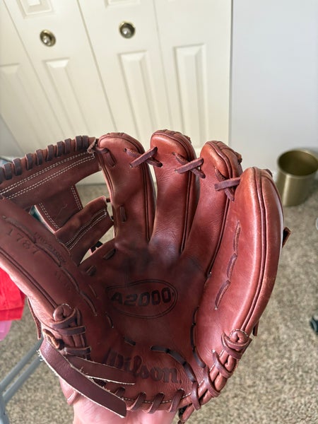 Wilson RH Infield A2000 Baseball Glove 11.75"