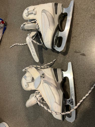 Jackson Ultima Softech Classic Figure Skates B Junior 9 (Used)