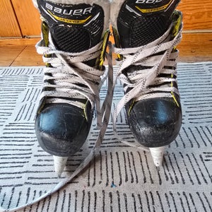 Bauer Supreme M4 Hockey Skates, Junior 2D Regular Width Size 2 (Used)