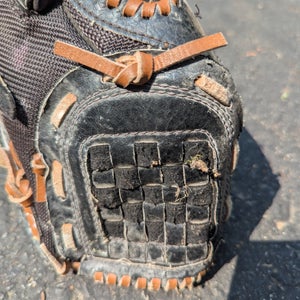 Outfield RH Adidas Easy Close Baseball Glove 9.5" (Used)
