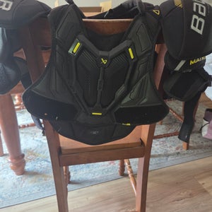 Large Intermediate Bauer Shoulder Pads (Used)