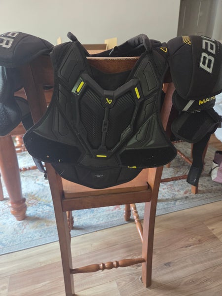 Large Intermediate Bauer Shoulder Pads (Used)