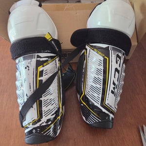 Junior CCM Tacks 9060 12" Shin Pads (Used)