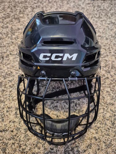 Medium CCM Tacks 720 Helmet (Used)