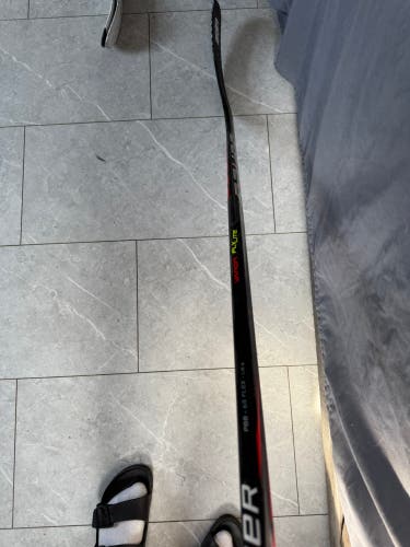 Intermediate Bauer Vapor FlyLite Left Hand Hockey Stick P88  (Used)