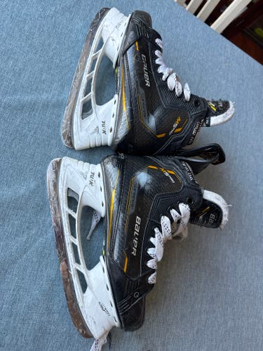 Bauer Supreme M5 Pro Hockey Skates   Size 5.5 (Used)