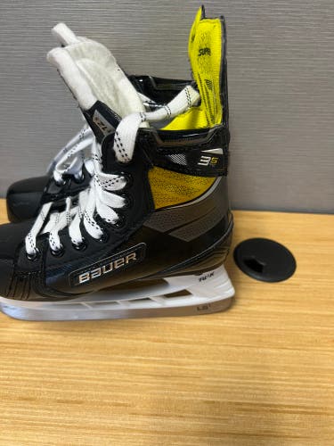 2025 Bauer Supreme 3S Pro Hockey Skates Wide Width 12.5 (New)