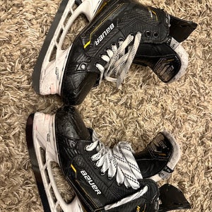 Bauer Supreme M5 Pro Hockey Skates Size 5 (Used)