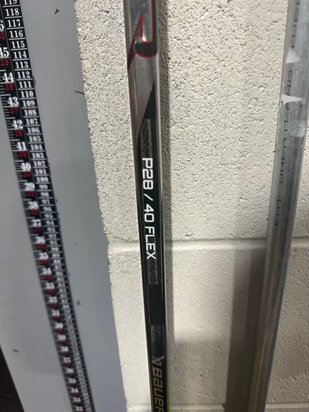 Junior40 flex  Bauer Hyperlite 2 right Hand Hockey Stick P28 (Used)- DEMO STICKS