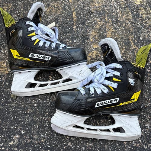 Junior Bauer Supreme M4 Hockey Skates | Size 3