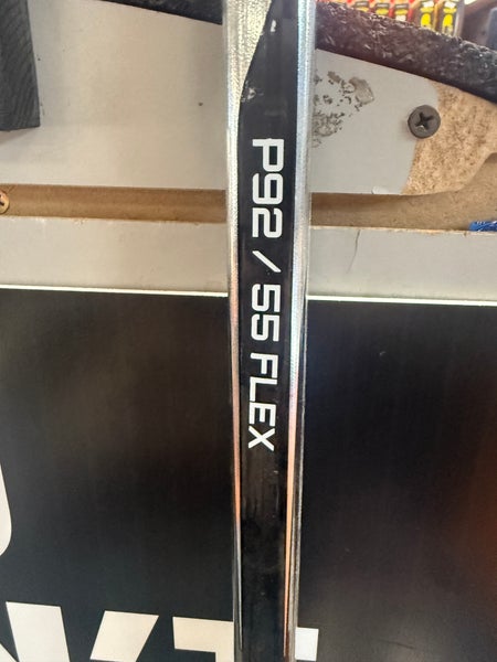 Intermediate 55 Flex Bauer Hyperlite 2 Right Hand Hockey Stick P92 (Used)- DEMO STICKS