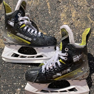 Junior Bauer Vapor X4 Hockey Skates | Size 2.5 EE