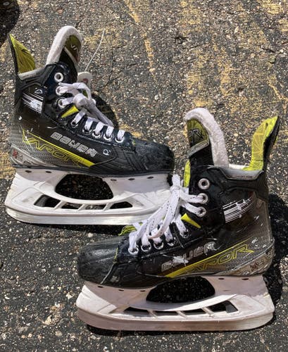 Junior Bauer Vapor X4 Hockey Skates | Size 2.5 EE
